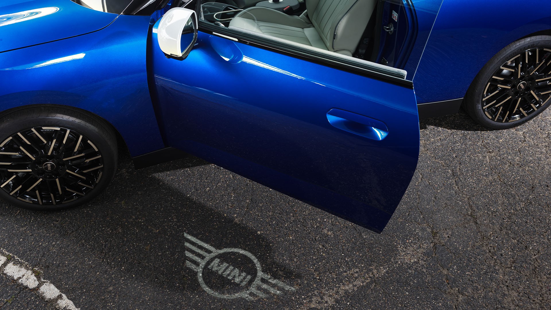 Der neue vollelektrische MINI – Exterieur – Begrüßungslicht